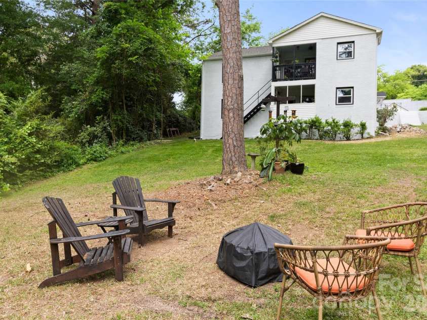 213 Hillcrest Drive, Huntersville, NC 28078.  MLS# CAR4378846, YatesRealty ID 20943. 