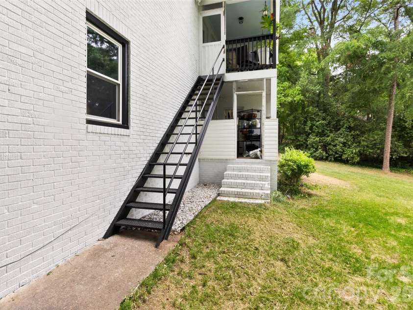213 Hillcrest Drive, Huntersville, NC 28078.  MLS# CAR4378846, YatesRealty ID 20943. 