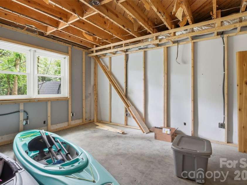 213 Hillcrest Drive, Huntersville, NC 28078.  MLS# CAR4378846, YatesRealty ID 20943. 