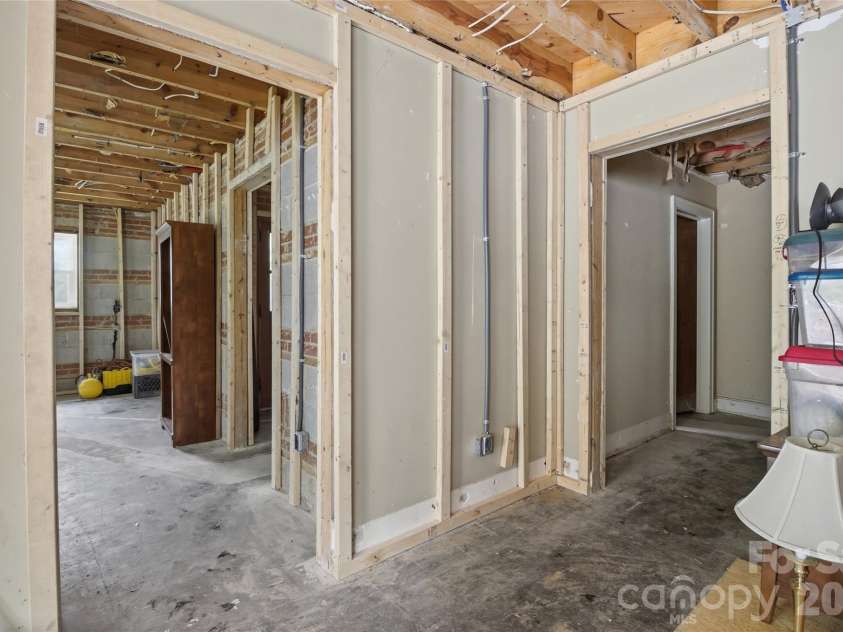 213 Hillcrest Drive, Huntersville, NC 28078.  MLS# CAR4378846, YatesRealty ID 20943. 