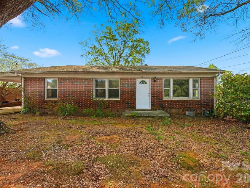 2610 20th Street Lane, Hickory, NC 28601.  MLS# CAR4365623, YatesRealty ID 20944. 