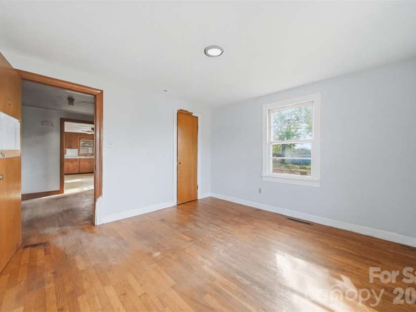 2610 20th Street Lane, Hickory, NC 28601.  MLS# CAR4365623, YatesRealty ID 20944. 