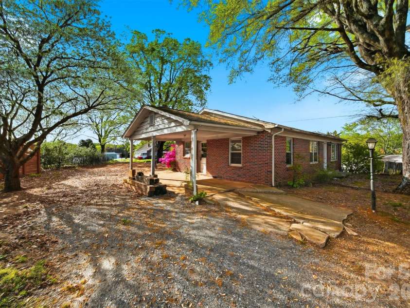 2610 20th Street Lane, Hickory, NC 28601.  MLS# CAR4365623, YatesRealty ID 20944. 