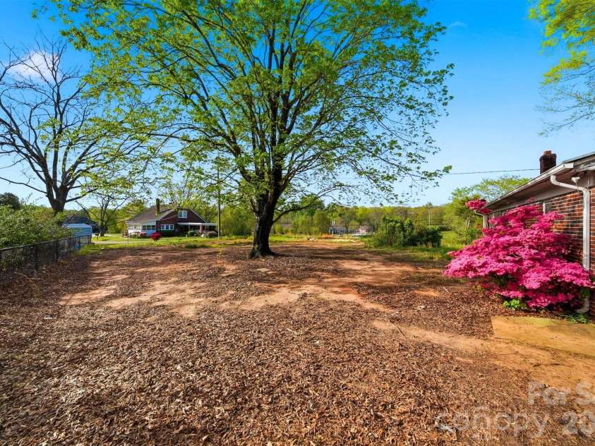 2610 20th Street Lane, Hickory, NC 28601.  MLS# CAR4365623, YatesRealty ID 20944. 