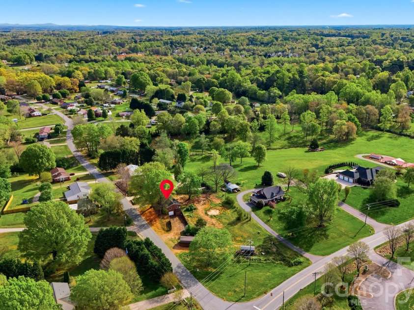 2610 20th Street Lane, Hickory, NC 28601.  MLS# CAR4365623, YatesRealty ID 20944. 