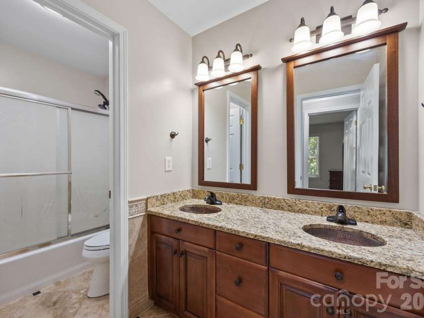 16910 Laureate Road, Huntersville, NC 28078.  MLS# CAR4358745, YatesRealty ID 20945. Hall Bath