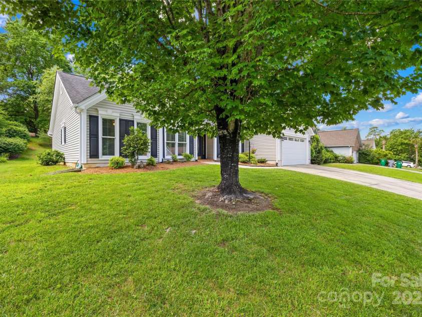 4313 Wynborough Lane, Charlotte, NC 28269.  MLS# CAR4271807, YatesRealty ID 20945. 