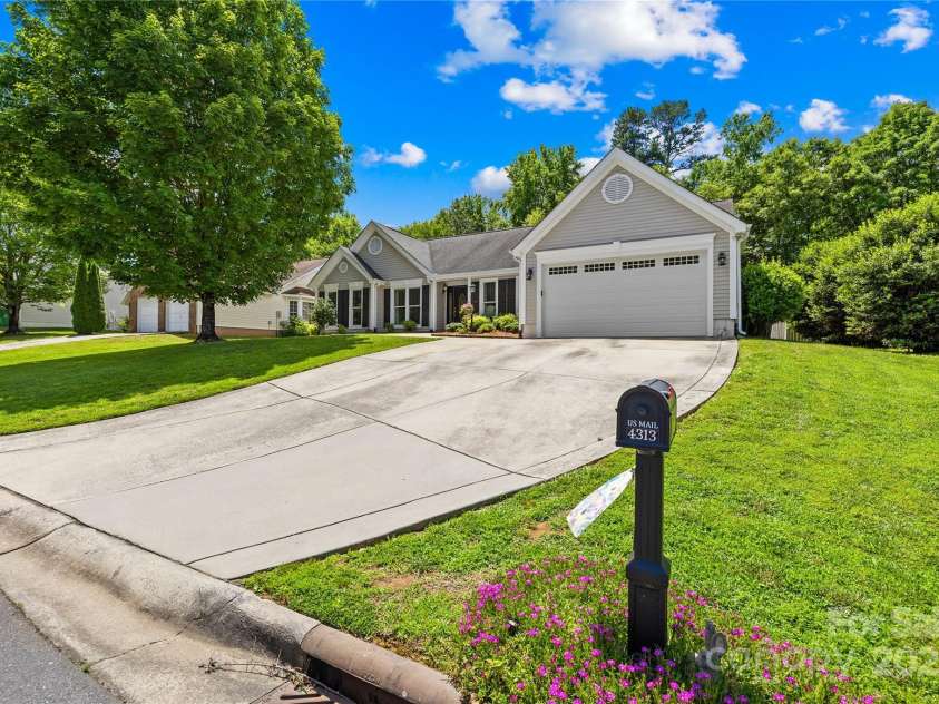 4313 Wynborough Lane, Charlotte, NC 28269.  MLS# CAR4271807, YatesRealty ID 20945. 