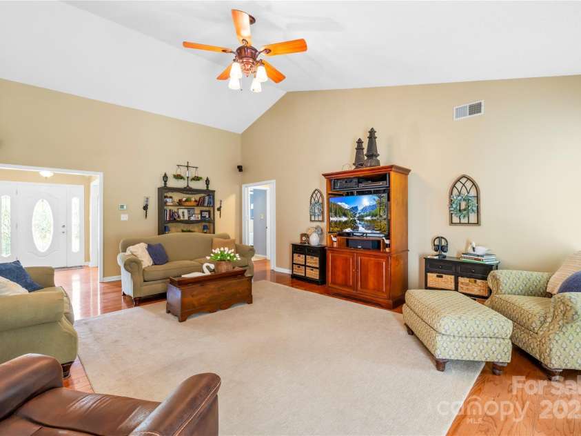 4313 Wynborough Lane, Charlotte, NC 28269.  MLS# CAR4271807, YatesRealty ID 20945. 