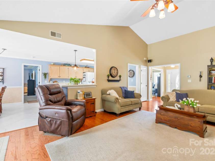 4313 Wynborough Lane, Charlotte, NC 28269.  MLS# CAR4271807, YatesRealty ID 20945. 