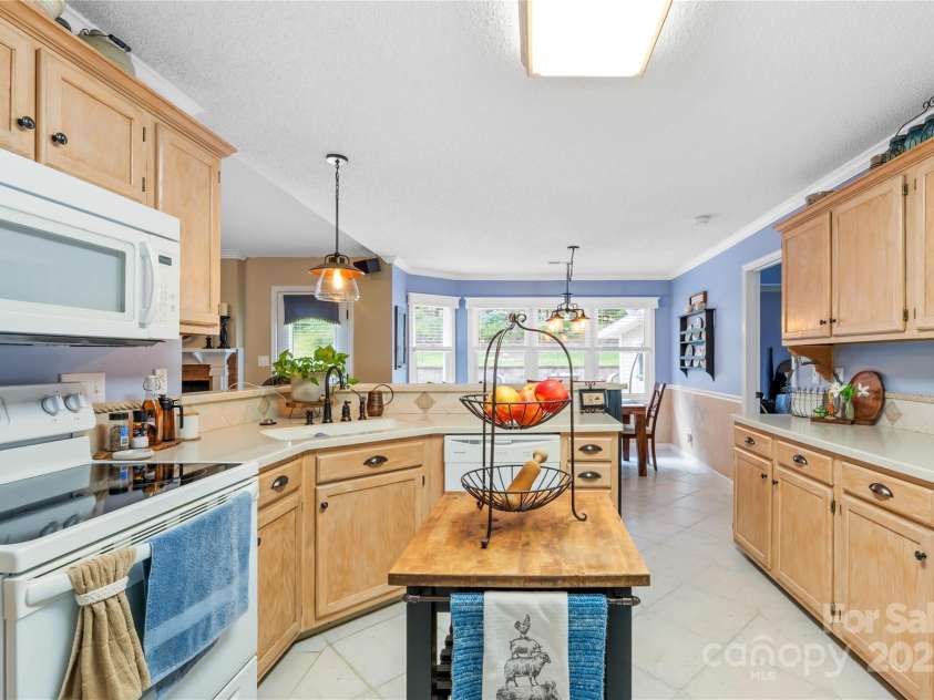 4313 Wynborough Lane, Charlotte, NC 28269.  MLS# CAR4271807, YatesRealty ID 20945. 