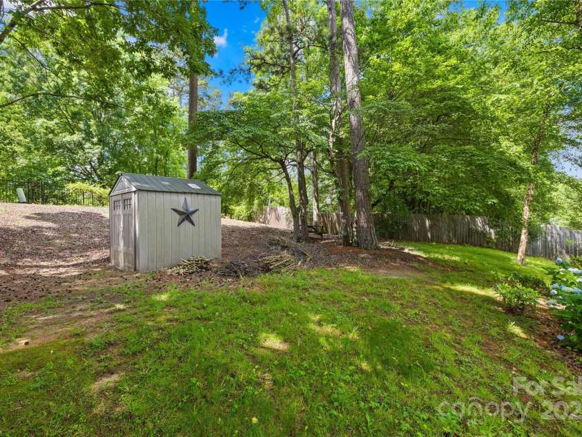 4313 Wynborough Lane, Charlotte, NC 28269.  MLS# CAR4271807, YatesRealty ID 20945. 