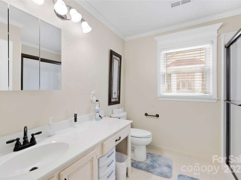 4313 Wynborough Lane, Charlotte, NC 28269.  MLS# CAR4271807, YatesRealty ID 20945. Hall bath