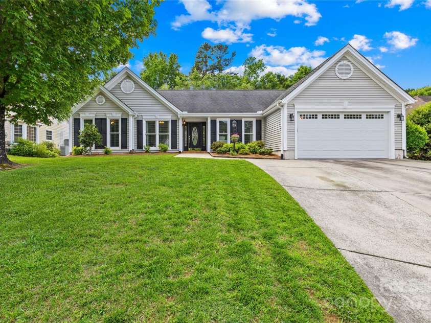 4313 Wynborough Lane, Charlotte, NC 28269.  MLS# CAR4271807, YatesRealty ID 20945. Welcome Home to a beautiful well kept ranch style home.