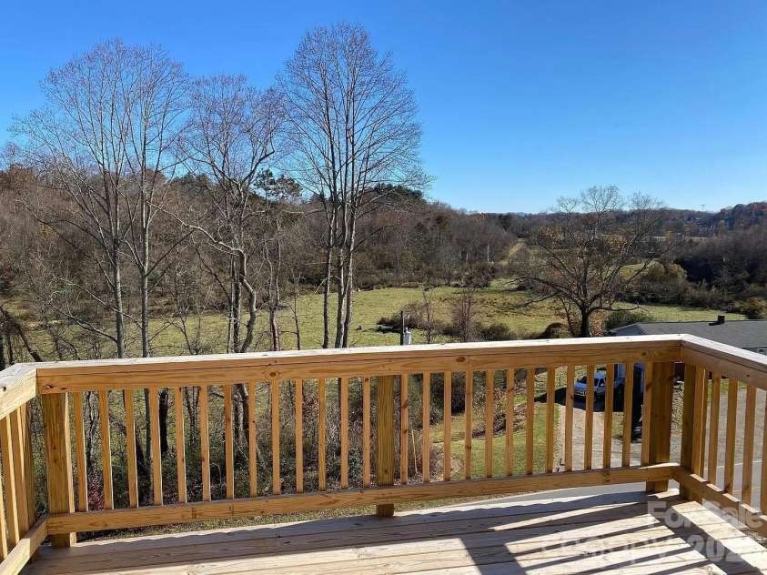196 Marathon Lane, Candler, NC 28715.  MLS# CAR4367636, YatesRealty ID 20946. 