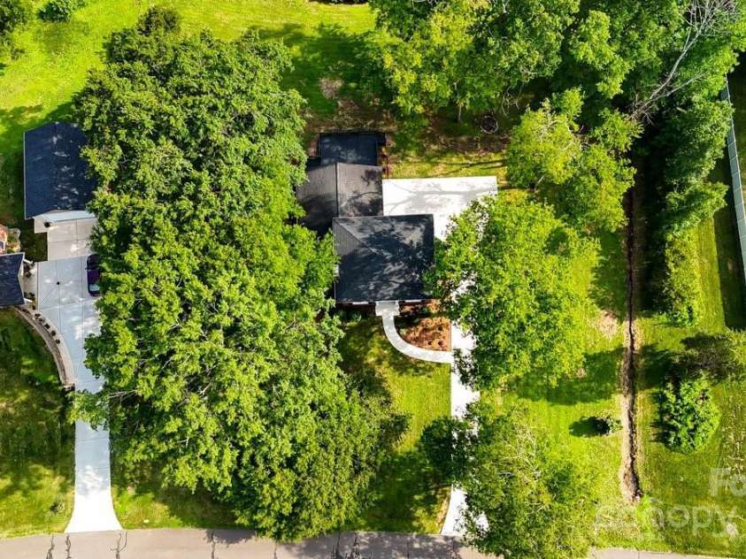 5811 Gettysburg Drive, Concord, NC 28027.  MLS# CAR4269124, YatesRealty ID 20946. 