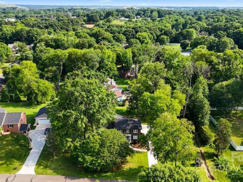 5811 Gettysburg Drive, Concord, NC 28027.  MLS# CAR4269124, YatesRealty ID 20946. 