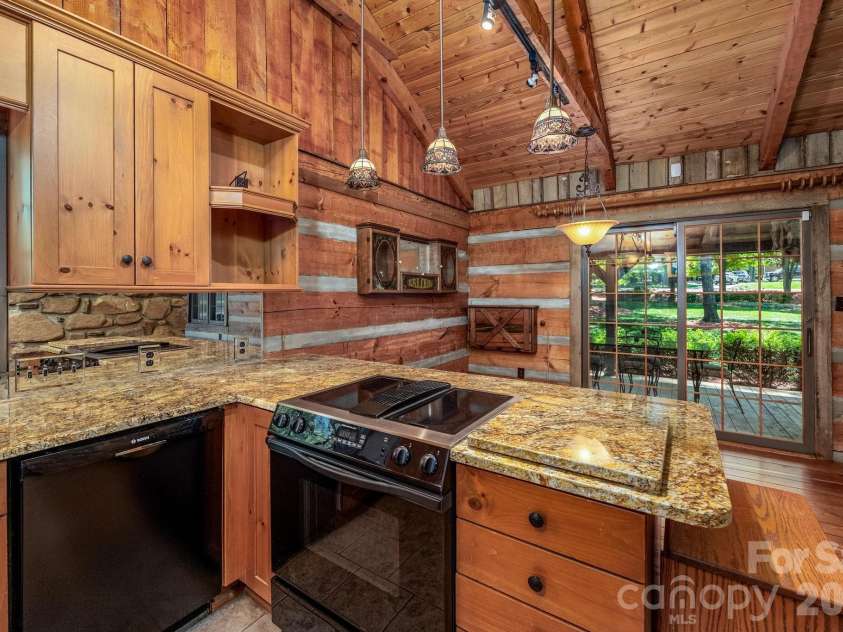 170 Malibu Road, Mooresville, NC 28117.  MLS# CAR4372531, YatesRealty ID 20948. Kitchen