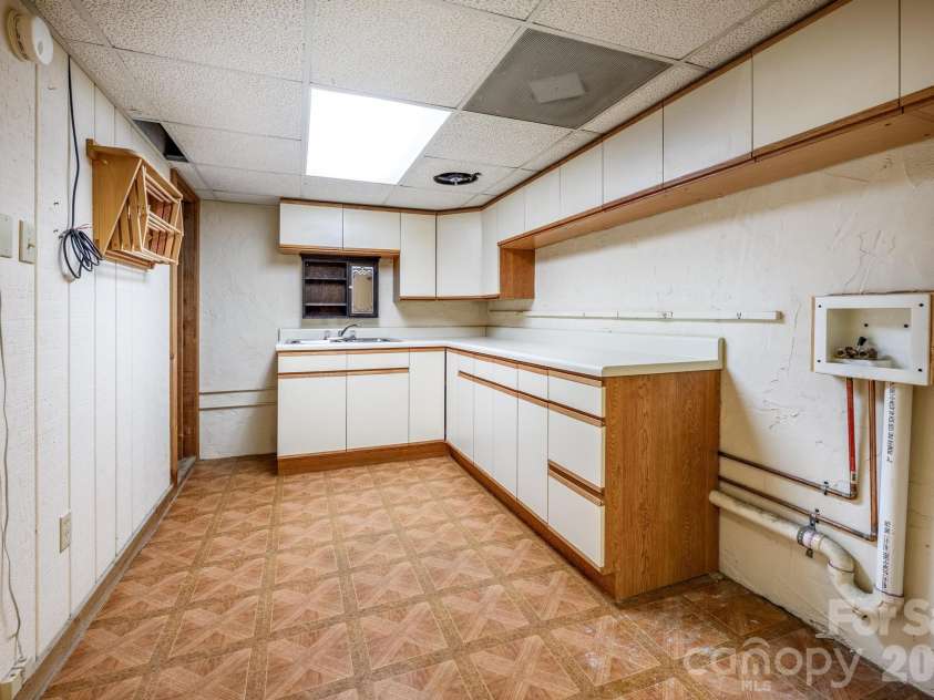 170 Malibu Road, Mooresville, NC 28117.  MLS# CAR4372531, YatesRealty ID 20948. Lower Level Laundry Room