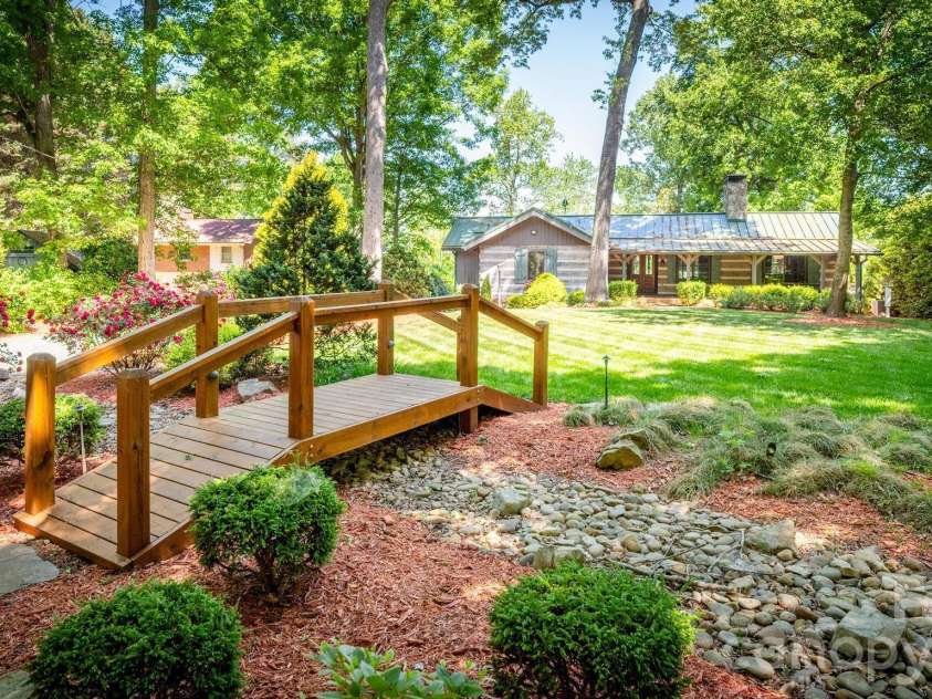 170 Malibu Road, Mooresville, NC 28117.  MLS# CAR4372531, YatesRealty ID 20948. Park Like Setting