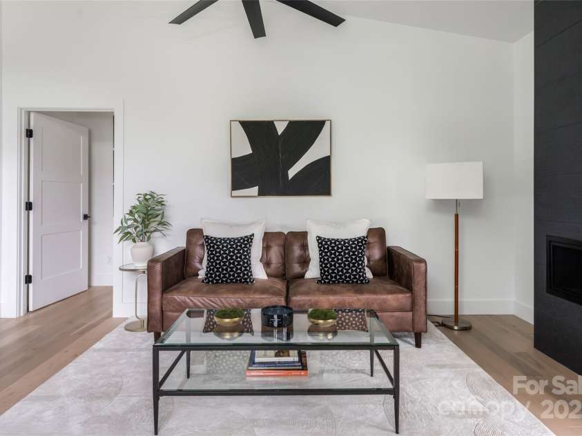 476 Upper Grassy Branch Road, Asheville, NC 28805.  MLS# CAR4253910, YatesRealty ID 20948. 