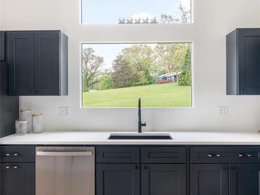 476 Upper Grassy Branch Road, Asheville, NC 28805.  MLS# CAR4253910, YatesRealty ID 20948. 