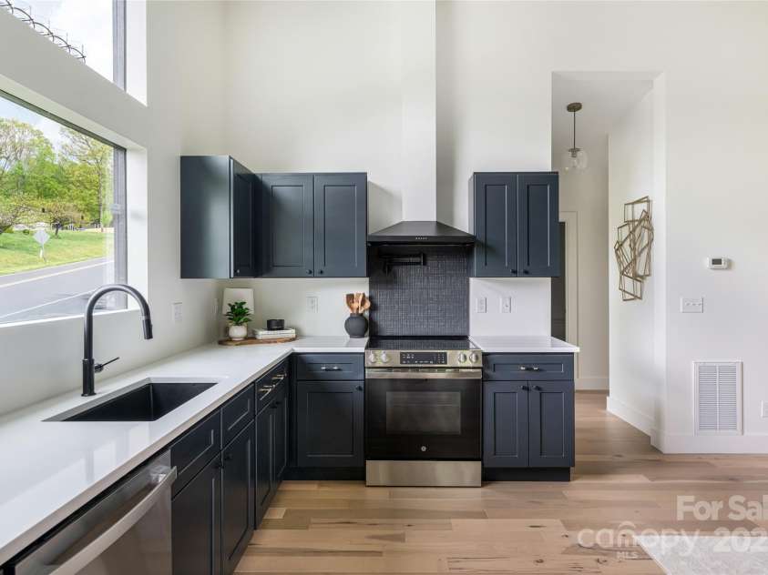 476 Upper Grassy Branch Road, Asheville, NC 28805.  MLS# CAR4253910, YatesRealty ID 20948. 