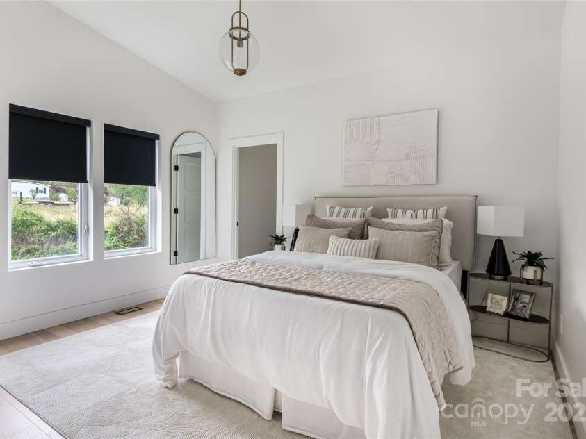 476 Upper Grassy Branch Road, Asheville, NC 28805.  MLS# CAR4253910, YatesRealty ID 20948. 