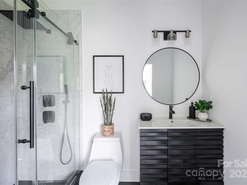 476 Upper Grassy Branch Road, Asheville, NC 28805.  MLS# CAR4253910, YatesRealty ID 20948. 