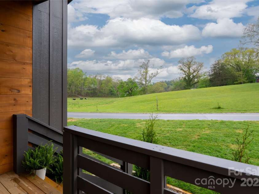 476 Upper Grassy Branch Road, Asheville, NC 28805.  MLS# CAR4253910, YatesRealty ID 20948. 