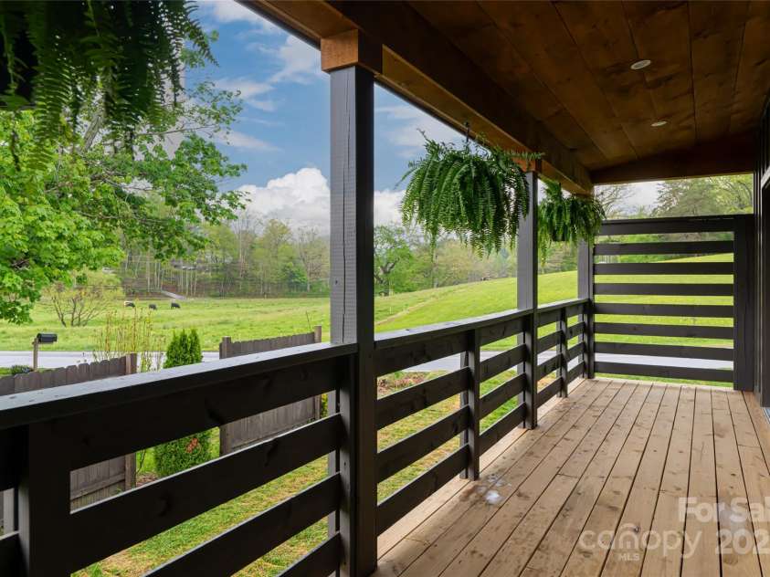 476 Upper Grassy Branch Road, Asheville, NC 28805.  MLS# CAR4253910, YatesRealty ID 20948. 