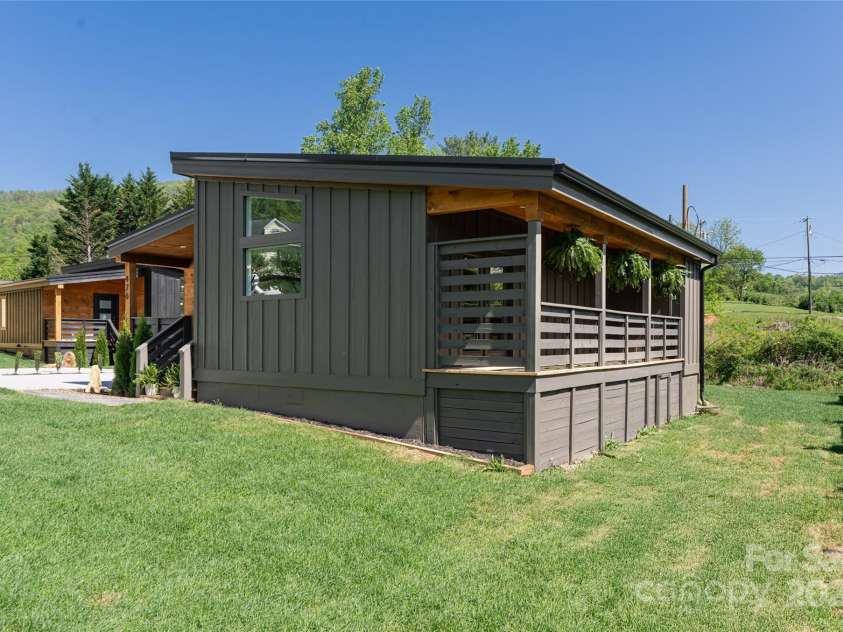 476 Upper Grassy Branch Road, Asheville, NC 28805.  MLS# CAR4253910, YatesRealty ID 20948. 
