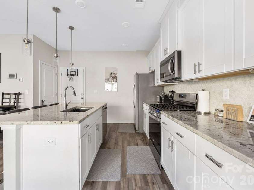 1135 Harland Street, Charlotte, NC 28216.  MLS# CAR4367795, YatesRealty ID 20949. 