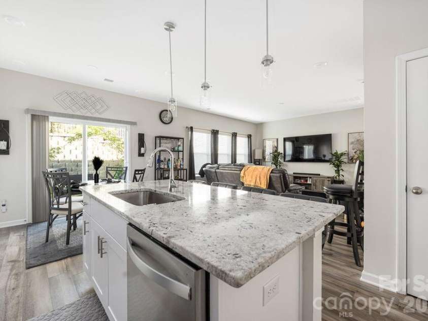 1135 Harland Street, Charlotte, NC 28216.  MLS# CAR4367795, YatesRealty ID 20949. 