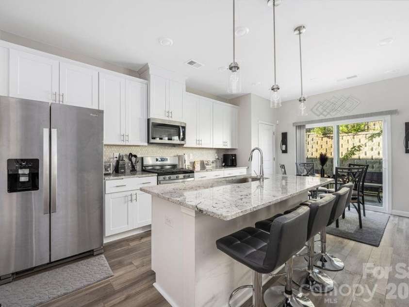 1135 Harland Street, Charlotte, NC 28216.  MLS# CAR4367795, YatesRealty ID 20949. 