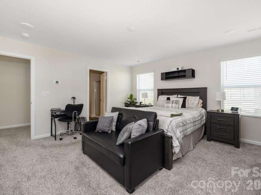 1135 Harland Street, Charlotte, NC 28216.  MLS# CAR4367795, YatesRealty ID 20949. 