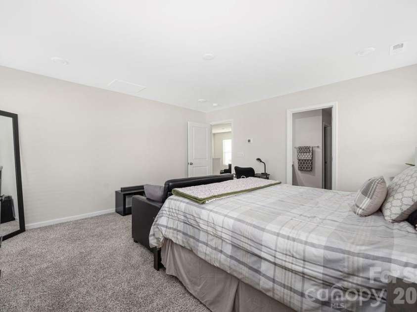 1135 Harland Street, Charlotte, NC 28216.  MLS# CAR4367795, YatesRealty ID 20949. 