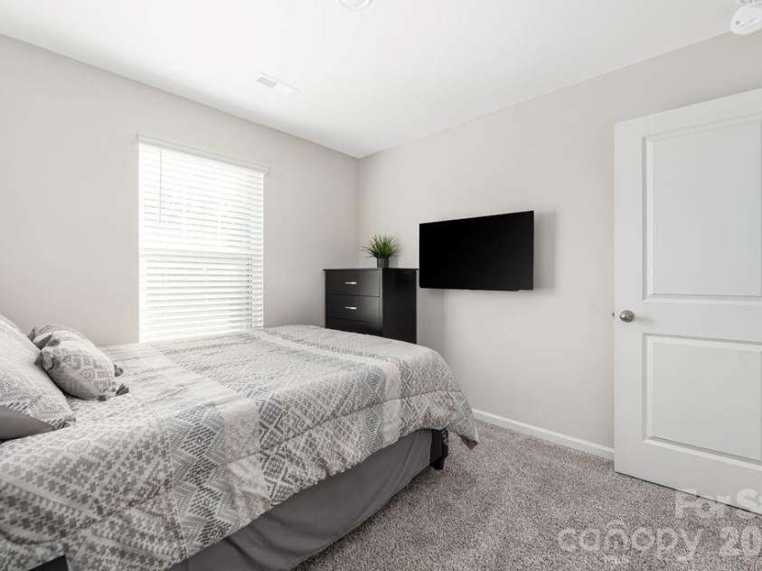 1135 Harland Street, Charlotte, NC 28216.  MLS# CAR4367795, YatesRealty ID 20949. 
