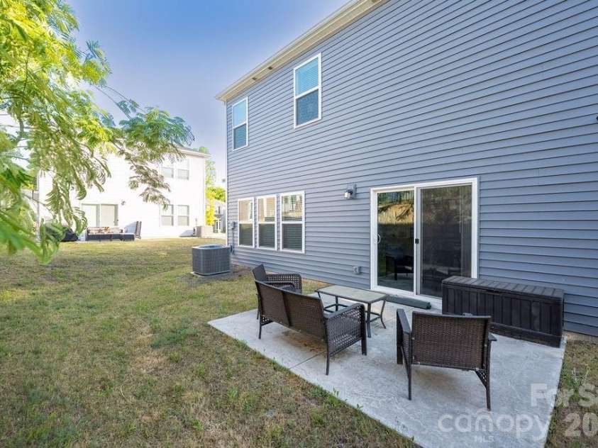 1135 Harland Street, Charlotte, NC 28216.  MLS# CAR4367795, YatesRealty ID 20949. 