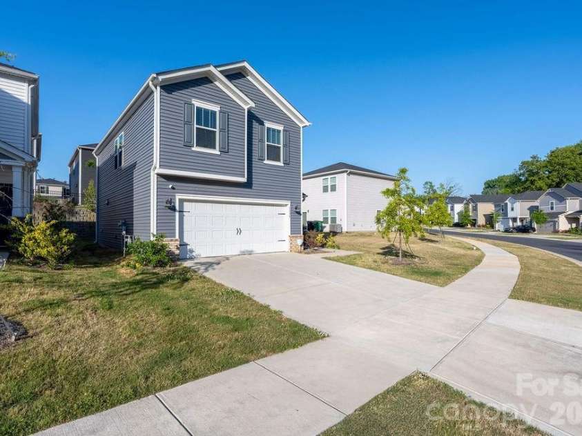 1135 Harland Street, Charlotte, NC 28216.  MLS# CAR4367795, YatesRealty ID 20949. 
