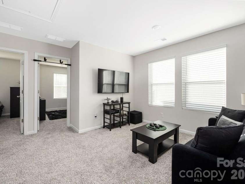 1135 Harland Street, Charlotte, NC 28216.  MLS# CAR4367795, YatesRealty ID 20949. Flex Space