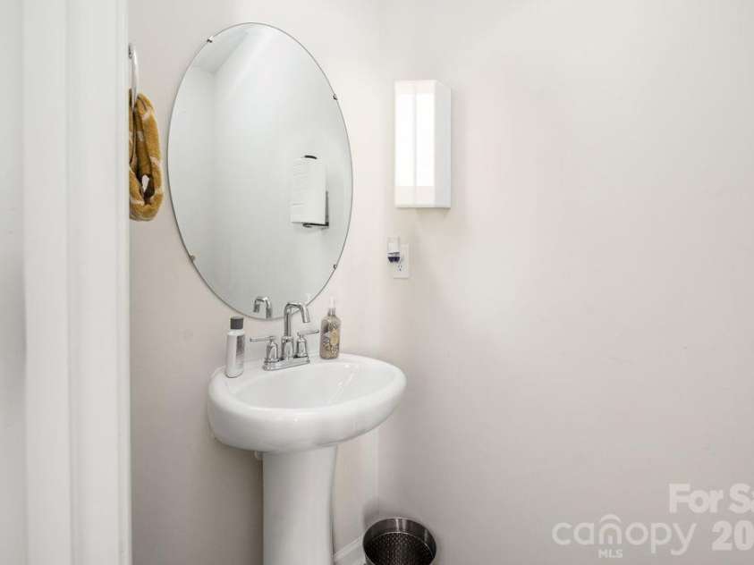 1135 Harland Street, Charlotte, NC 28216.  MLS# CAR4367795, YatesRealty ID 20949. Main Level Bathroom