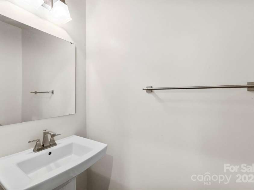 1686 Scarbrough Circle, Concord, NC 28025.  MLS# CAR4292755, YatesRealty ID 20949. Hall Bath