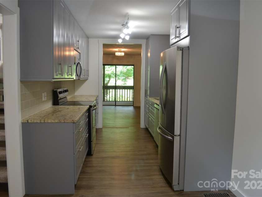 609 Crowfields Lane, Asheville, NC 28803.  MLS# CAR4278322, YatesRealty ID 2095. 