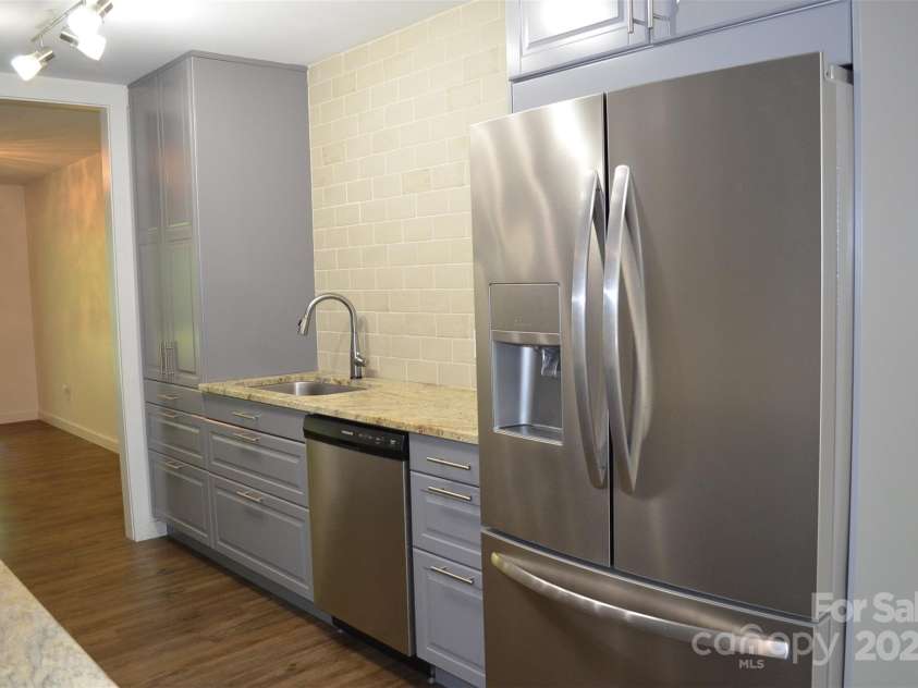 609 Crowfields Lane, Asheville, NC 28803.  MLS# CAR4278322, YatesRealty ID 2095. 