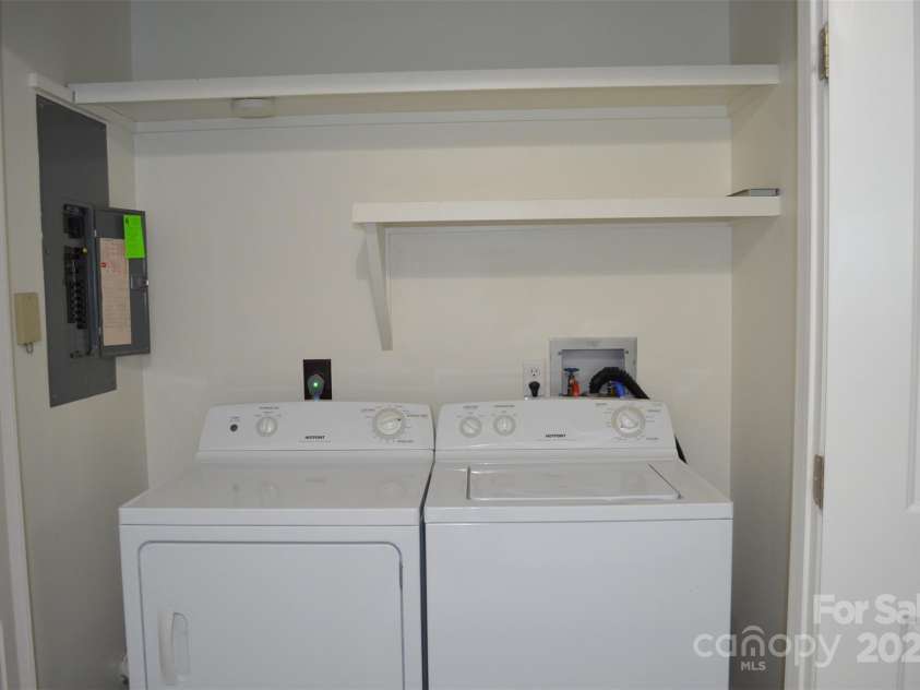 609 Crowfields Lane, Asheville, NC 28803.  MLS# CAR4278322, YatesRealty ID 2095. 