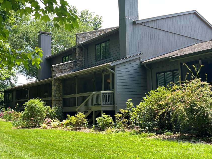 609 Crowfields Lane, Asheville, NC 28803.  MLS# CAR4278322, YatesRealty ID 2095. 