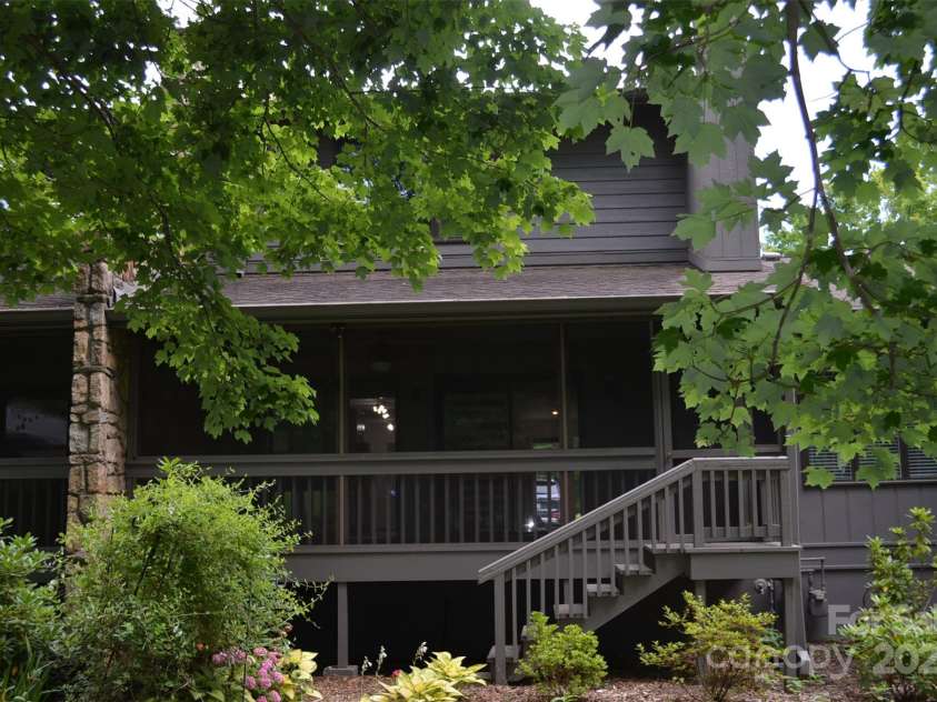 609 Crowfields Lane, Asheville, NC 28803.  MLS# CAR4278322, YatesRealty ID 2095. 