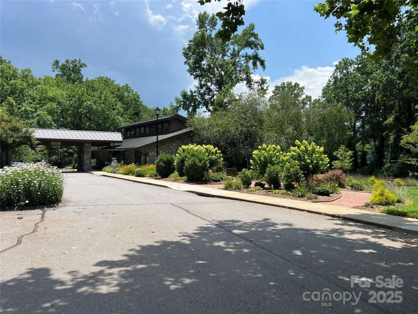 609 Crowfields Lane, Asheville, NC 28803.  MLS# CAR4278322, YatesRealty ID 2095. 