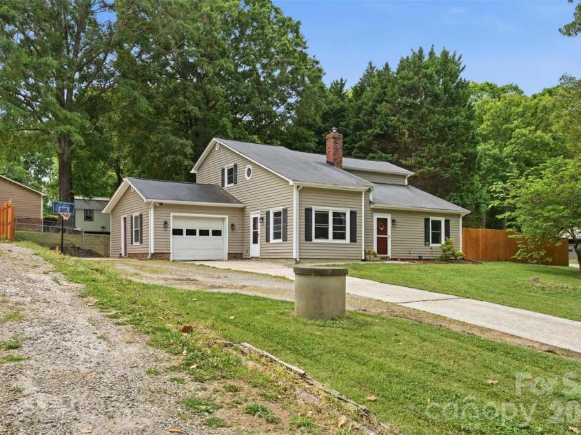 2998 Chestnut Road, Lincolnton, NC 28092.  MLS# CAR4379194, YatesRealty ID 20950. 